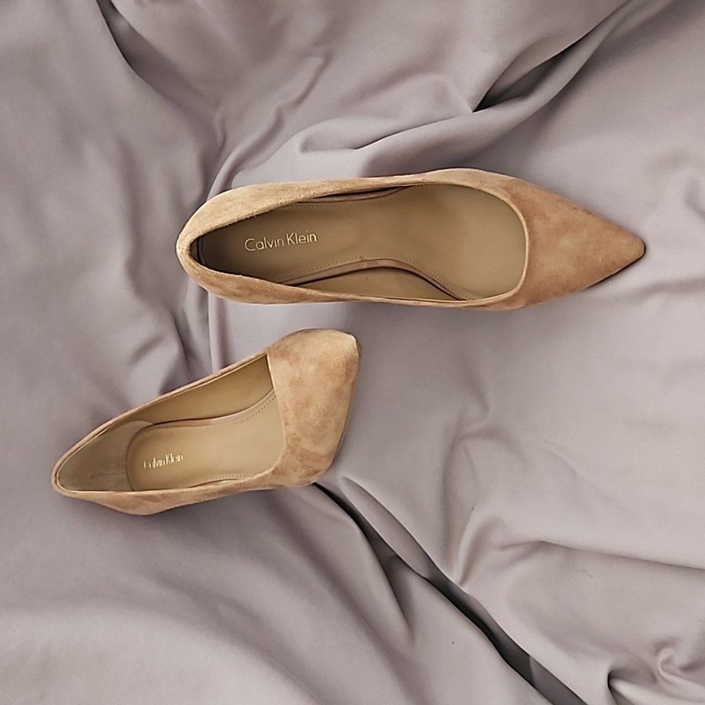 Calvin Klein Women's Gayle Pump Sand Beige Suede -  Size 8.5M - Worn one time.